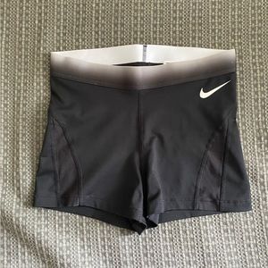 Women’s NikePro shorts in black, Size S.
